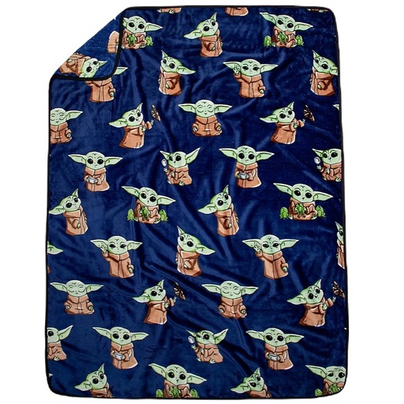 Throw Blanket 46”x60” & Plush Mandalorian The Child Star Wars - Picture 5 of 13